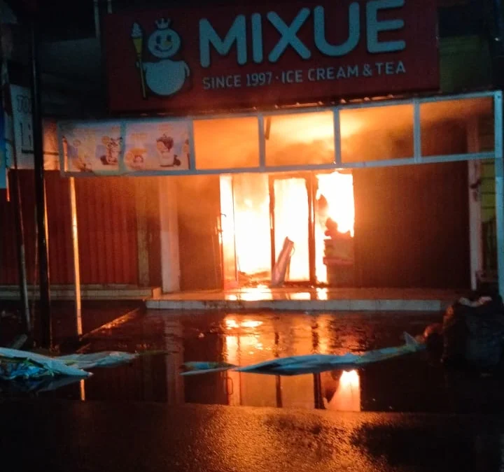 Hari Ketiga Lebaran, Gerai Es Krim Mixue di Pasar Purwadadi Subang Terbakar