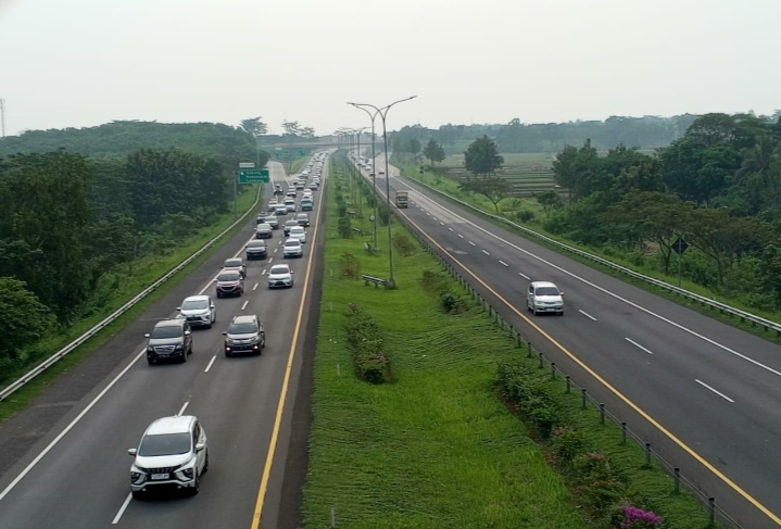 Catat! Senin Siang Ini Mulai Diberlakukan One Way Arus Balik di Jalan Tol Trans Jawa dari Semarang sampai Cikampek 