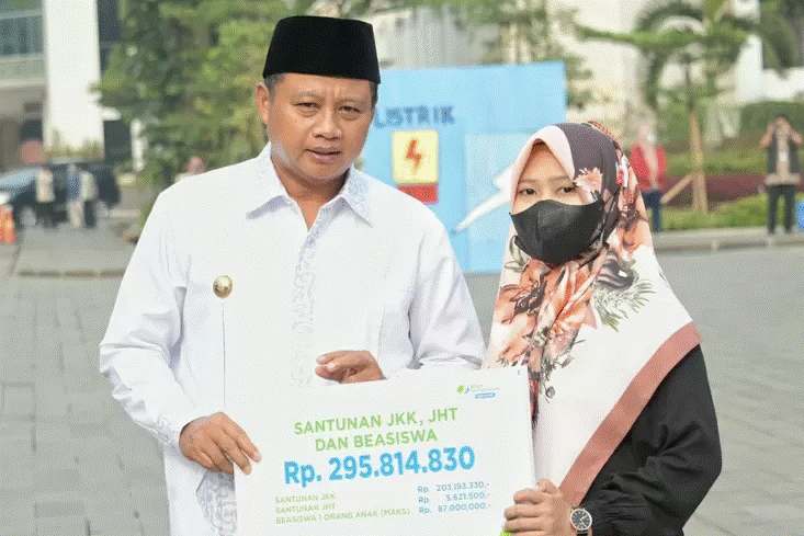 Wagub Uu Ruzhanul Canangkan Bulan K3 Tingkat Provinsi Jawa Barat Tahun 2023
