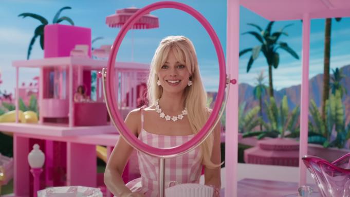 Cerita Margot Robbie yang Heran Kenapa Naskah Film Barbie Jadi Kenyataan