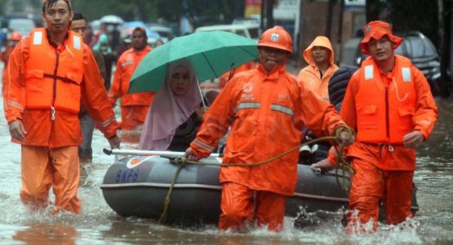 Banjir Bekasi Mulai Surut BPBD Jabar Terus Pantau Kebutuhan Dasar Warga Terdampaka