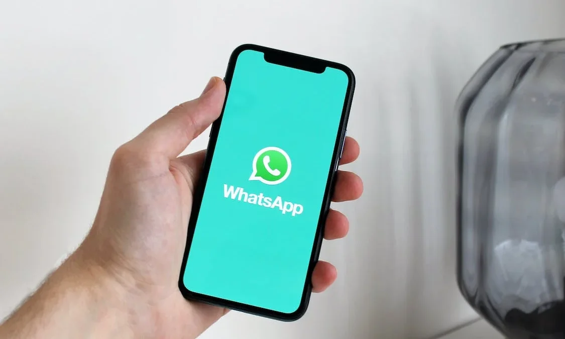 Cara perbaiki pesan WhatsApp yang salah ketik