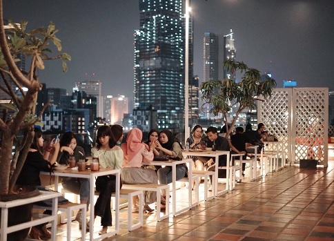 4 Rekomendasi Cafe Rooftop di Jakarta dengan View yang Cantik