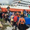 Laka Laut di Selat Sunda, TNI AL Evakuasi Penumpang KMP Royce 1 yang Terbakar
