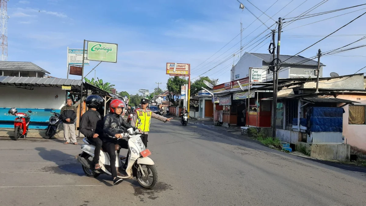 Pengendara Apresiasi Polisi Mampu Atur Lalulintas di Sagalaherang 