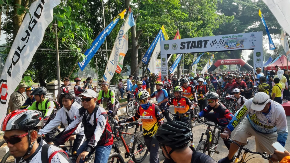 Ribuan Warga Ikuti Sepeda Santai Meriahkan HUT ke-75 Kabupaten Subang 