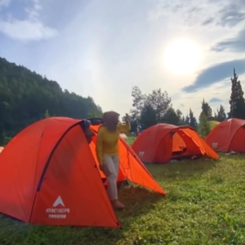 Campervan Park Sari Ater: Berkemah Dengan Nuansa Pegunungan yang Sejuk