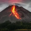 Gunung Merapi Terus Meluncurkan Guguran Lava Pijar