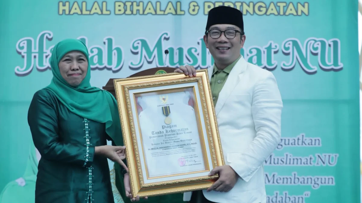 Desain Masjid Raya Islamic Center Jatim, Ridwan Kamil Dapat Penghargaan Jer Basuki Mawa Beya
