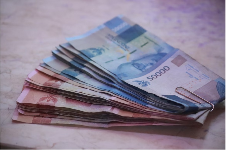 Pinjaman Online​​ Langsung Cair​​ dengan KTP, Cara​​ Mudah Dapat U​​ang Tunai​ yang Legal 2023 (via unpslash-Mufid Majnun)