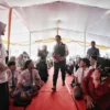 Gubernur Jawa Barat Ridwan Kamil meresmikan "Kick off" Penerimaan Peserta Didik Baru (PPDB) Tahun 2023 di Jawa Barat untuk jenjang SMA, SMK dan SLB, di SMK Negeri 4 Padalarang, Kabupaten Bandung Barat, Selasa (16/5/2023).(Foto: Biro Adpim Jabar)