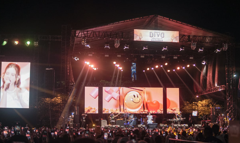 Konser Diva Bernyanyi di Makassar Berlangsung Meriah