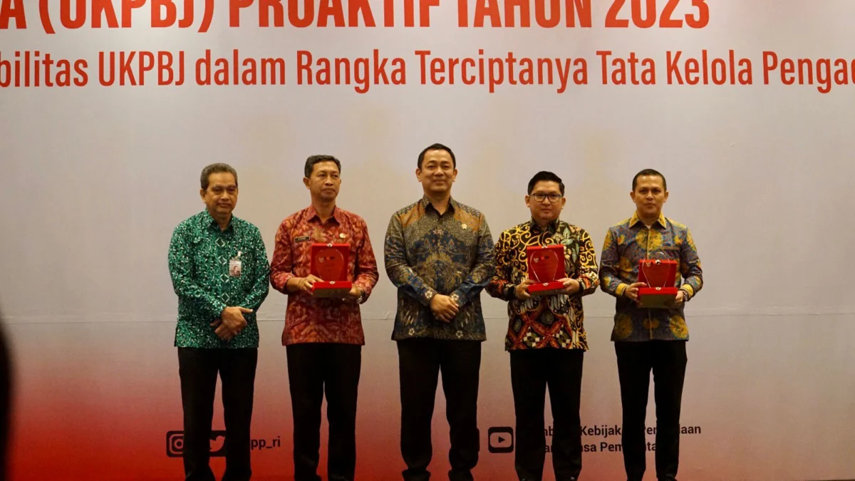Pemprov Jabar menerima penghargaan sebagai Unit Kerja Pengadaan Barang/Jasa (UKPBJ) Proaktif di Hotel Westin Jakarta, Rabu (24/5/2023). 