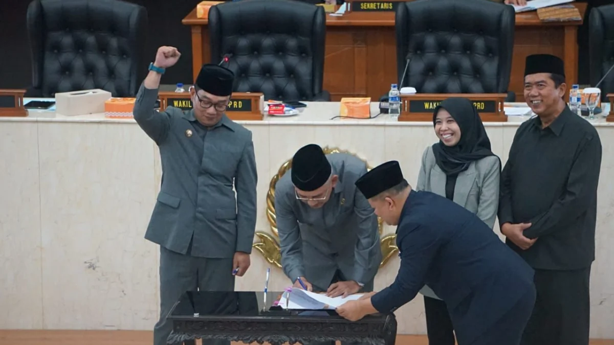 Rapat Paripurna DPRD Provinsi Jawa Barat Bahas Persetujuan Calon Daerah Persiapan Otonomi Baru
