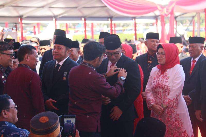 Gubernur Ridwan Kamil Raih Penghargaan Satyalencana Wira Karya