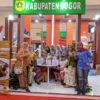 Pemdakab Bogor Sabet Juara Pertama Fashion Show Wastra Nusantara di APKASI Otonomi Expo 2023