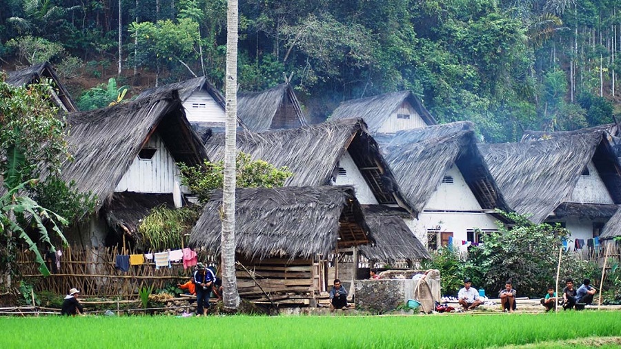 Tempat Wisata Sumedang, foto Kampung Naga via Banhub Jabar