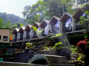 Kampung Karuhun: Staycation Menarik Dipadukan Dengan Alam Yang Mempesona