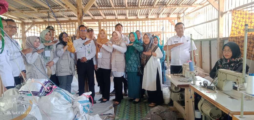 Tim Penilai Lomba Kampung Bersih Makin Berani Apresiasi Desa Sukamukti