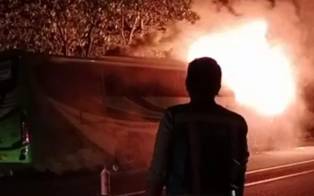 Bus Karunia Bakti Terbakar di Purwakarta, Diduga Dibakar Orang Tak Dikenal 