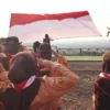 Bupati Subang Ruhimat Kibarkan Bendera Merah Putih Raksasa di Bukanagara