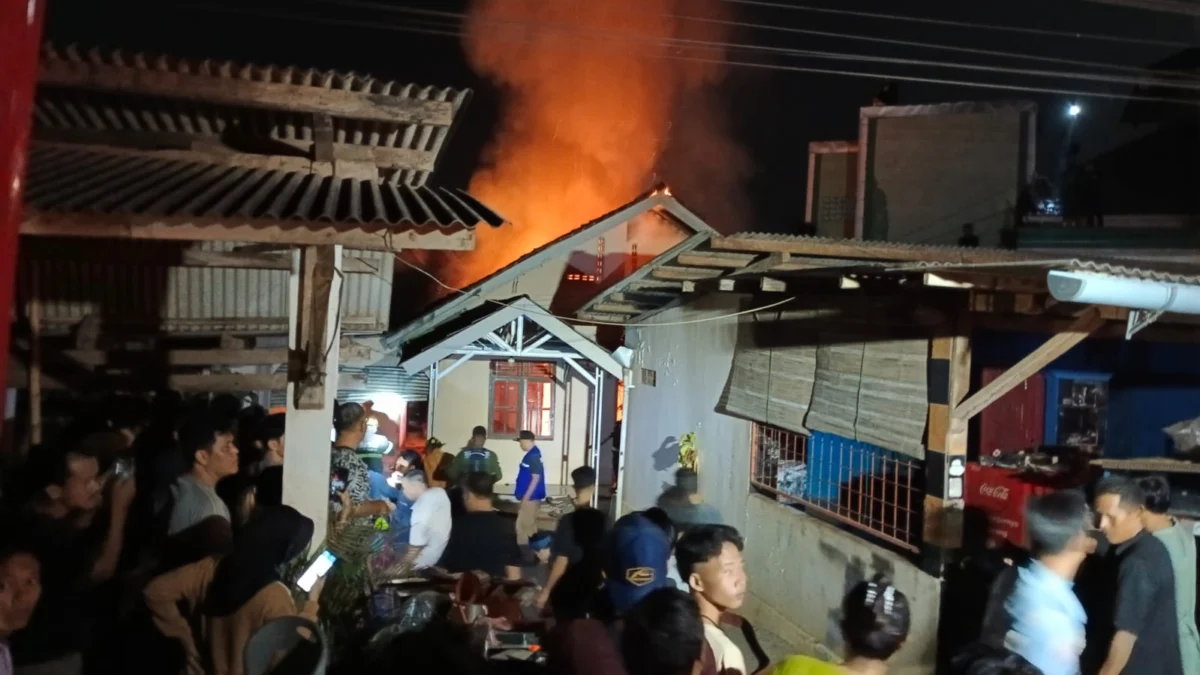 Korsleting Listrik, Rumah Istiah di Cipeundeuy Terbakar 