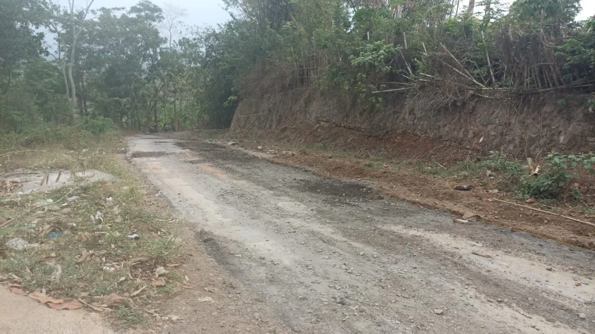 Mahasiswa dan Dosen POLSUB Apresiasi Pemkab Subang yang Mulai Perbaiki Jalan Menuju Kampus di Cibogo