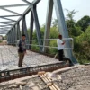 Jembatan Penghubung Antar Kecamatan Pagaden Barat-Cikaum Segera Rampung