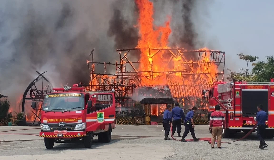 Rumah Makan Saung Kabogoh di Karawang Terbakar, Kebakaran Disebabkan Kebocoran Gas