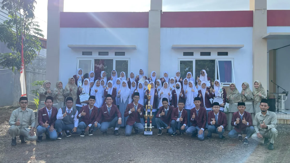 SMA IT Alamy Raih Juara Umum Fun English Competition di Tingkat Kabupaten