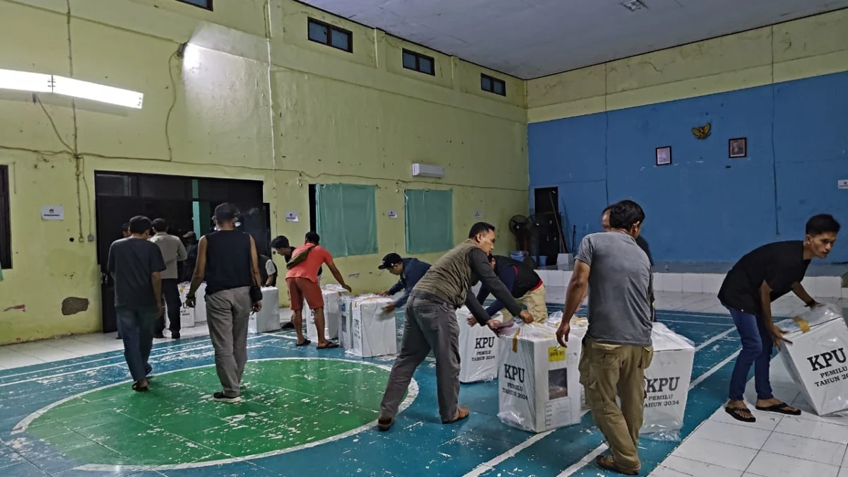 Logistik Pemilu Tiba di Gudang Panwaslu Pusakanagara Awasi Ketat Pendistribusian