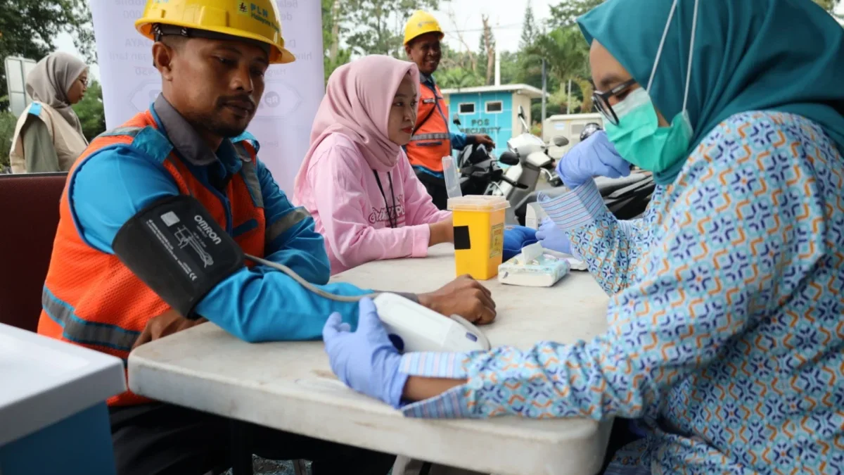 Sinergi BUMN, Srikandi PLN Purwakarta Bersama Pegawai Kimia Farma Purwakarta Melaksanakan Pemeriksaan Kesehata