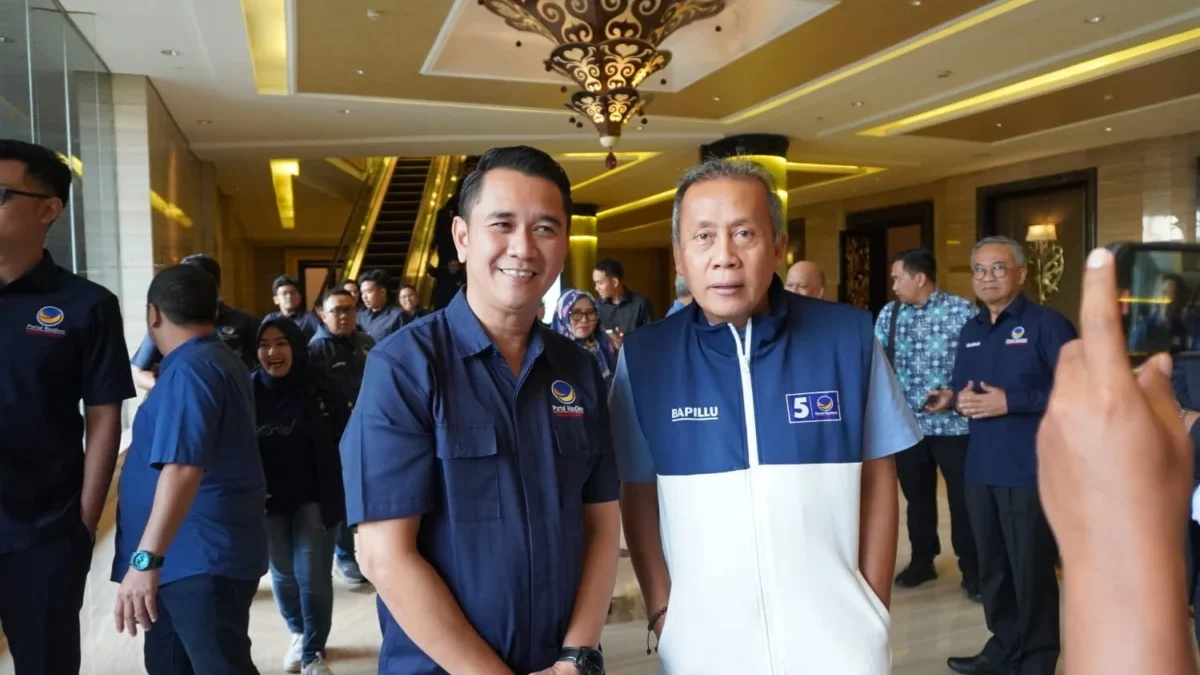 Asep Rochman Dimyati (ARD) bersama dengan Ketua DPW Nasdem Jabar Saan Mustofa di Bandung, Sabtu (8/6).