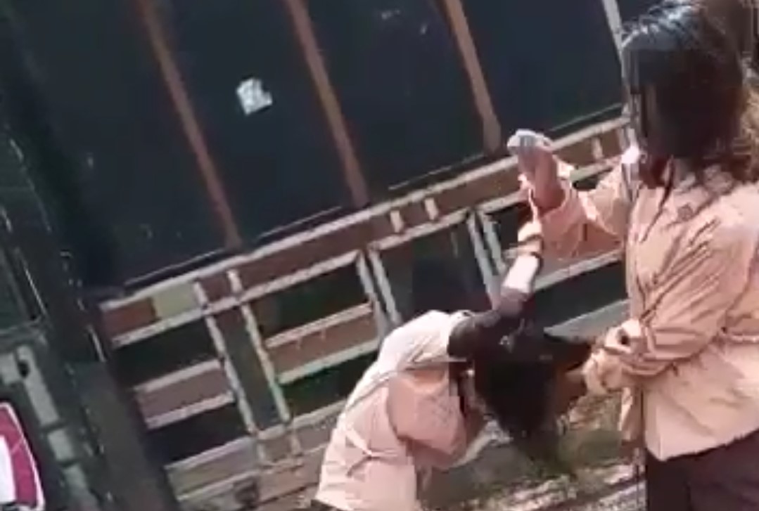 Viral video siswi SMP di Makassar berkelahi