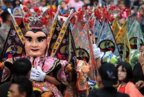 Tradisi Perayaan Cap Go Meh di Indonesia, dari Lampion hingga Barongsai!