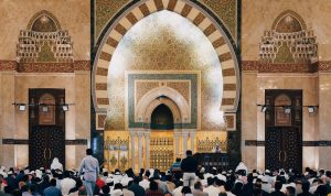 Bacaan Do'a Qunut 15 Ramadhan, Lengkap Latin dan Artinya (ilustrasi persiapan tarawih)
