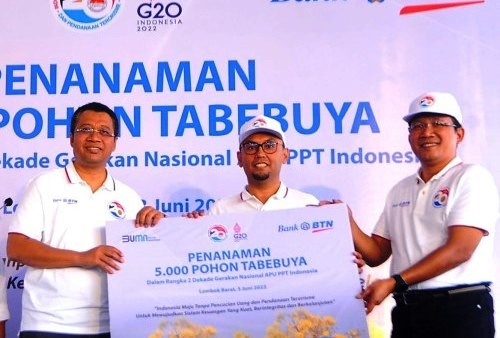 PENGHIJAUAN: BTN bersama PPATK menanam 5.000 bibit pohon di kawasan perumahan yang dibiayai BTN di Mataram, Nusa Tenggara Barat. FIN