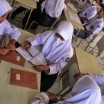 Opsi Kurikulum Merdeka (PEMBELAJARAN: Kelompok belajar siswa-siswi SMKN 6 Kota Bandung tengah berdiskusi menyoal mata pelajaran.JABAR EKSPRES)