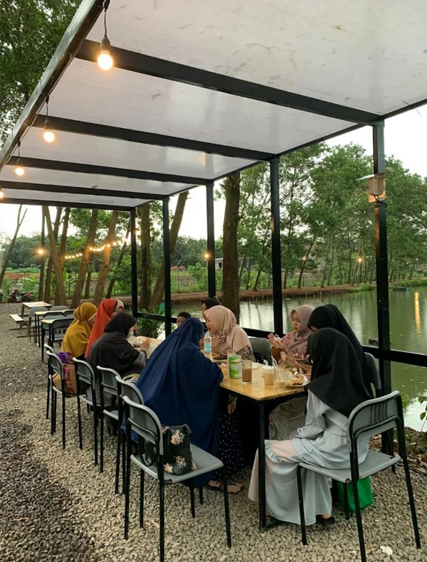 Rekomended! 22.3 Coffee Shop Subang, Tempat Ngopi di Pinggir Kolam Ikan dengan Menu Beragam. CINDY DESITA/PASUNDAN EKSPRES