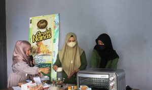 BELAJAR: UMKM dan kelompok tani wanita Kabupaten Cilacap Jawa Tengah saat kunjungan ke UMKM Subang untuk belajar pengolahan pangan.CINDY/PASUNDAN EKSPRES